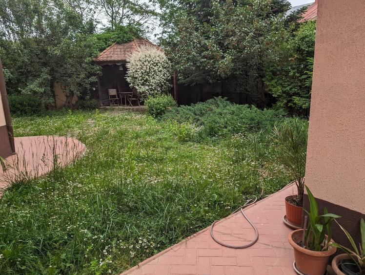 Eleganta si generoasa,robusta,str.linistita,sens unic,curte verde,intimitate,lux - 2