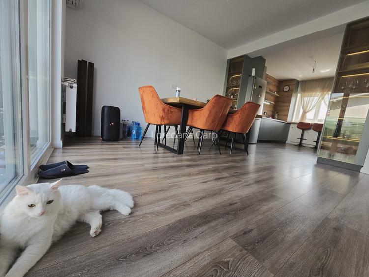 Duplex cu perete dublu- 4 camere - 2 bai - apa curenta - canalizare - pod