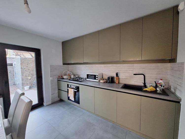 Cartierul Latin, Ghencea, Vila Noua P+1,  230 mp. 5 camere, curte 350mp, parcare - 4