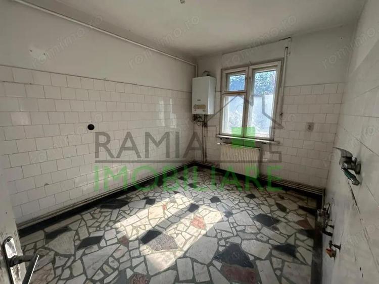 Casa cu 2 apartamente si teren generos-zona centrala, potential excelent! - 17