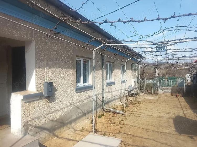 Vind casa cu anecxe - 1
