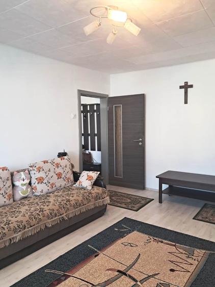 Apartament cu 2 camere semidecomandat în Vasile Aaron