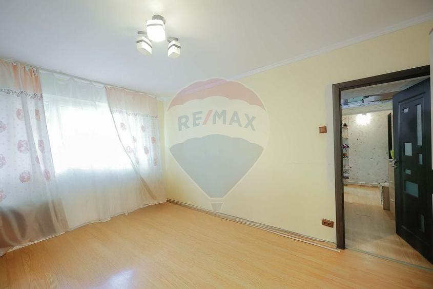 De vanzare apartament cu 3 camere, etajul 1, Strada Borsecului, Oradea - 3