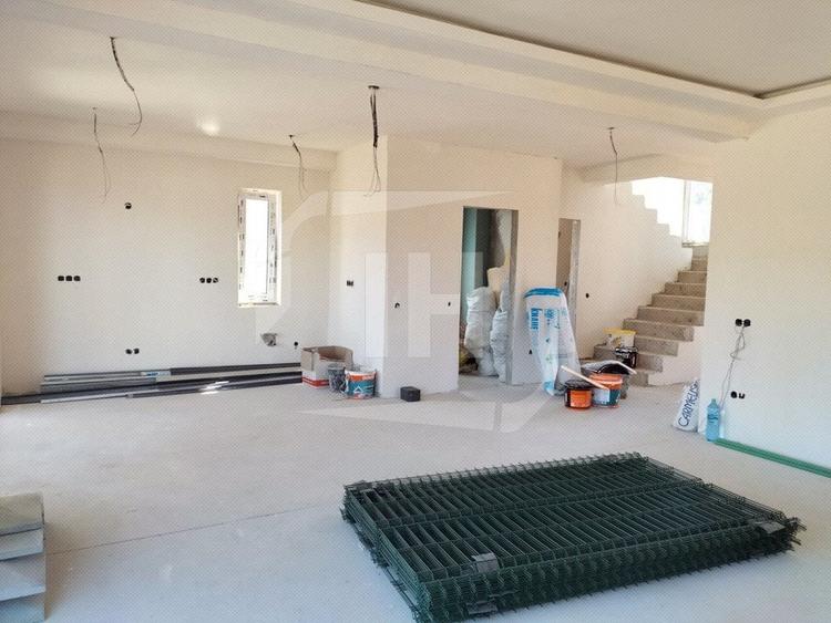 Casa  120 mp utili, terase  panoramice 40 mp, garaj - 8