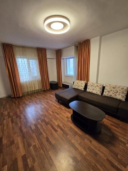 Apartament spatios zona 9 mai - 4