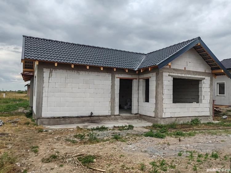 casu?a mica de vanzare la rosu - 7