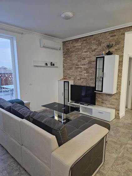 Inchiriez penthouse cu 3 camere,2 bai, 2 terase mari, bucatarie openspace - 6