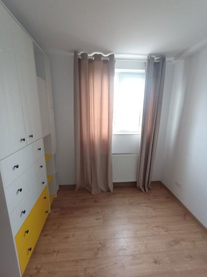 Inchiriez apartament cu 3 camere - 6
