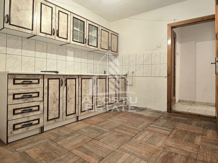 Apartament cu 2 camere semidecomandat, mobilat în Grădiște