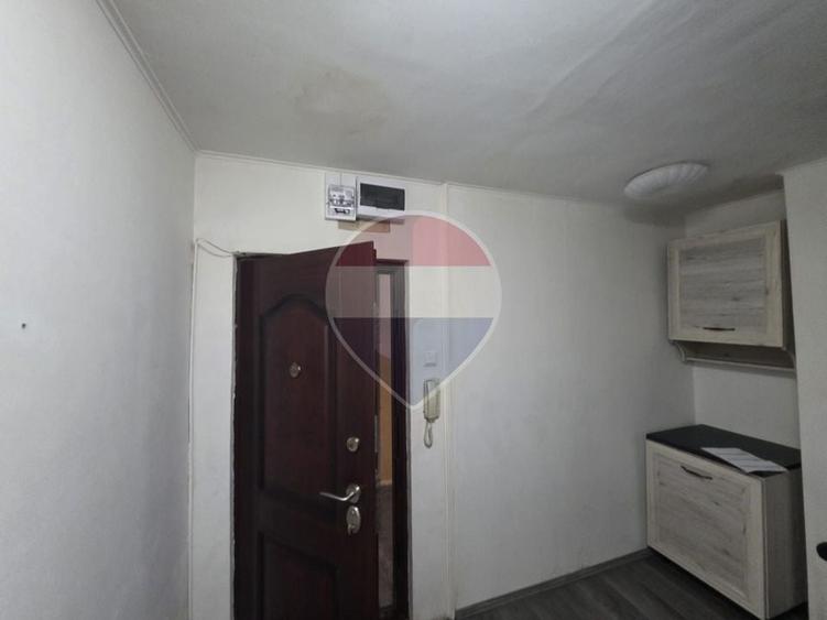 Apartament cu 2 camere semidecomandat, mobilat în Dâmbovița