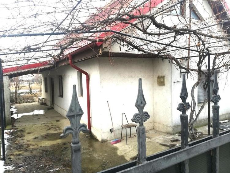 Casă individuală cu 3 camere în Lacu Sărat Casă individuală cu 3 camere în Lacu Sărat