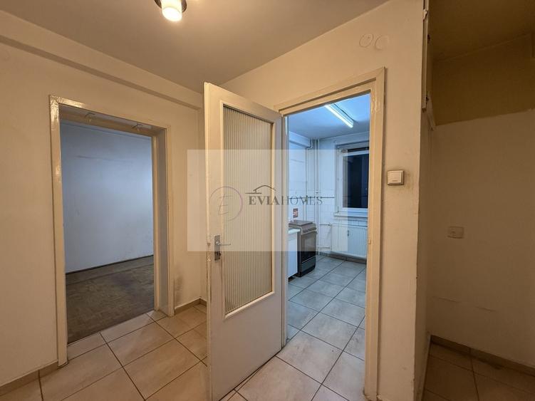 Apartament cu 3 camere semidecomandat în Grigorescu