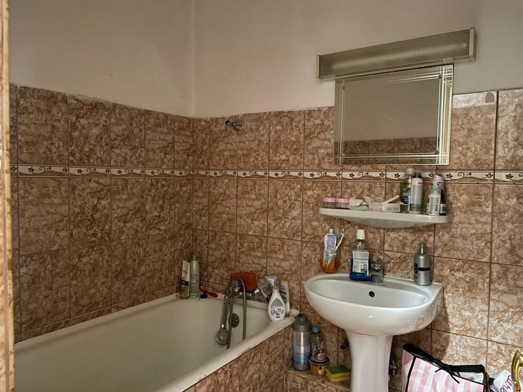 Calea Calarasilor, garsoniera spatioasa , bloc 1990, 104000 E. - 5