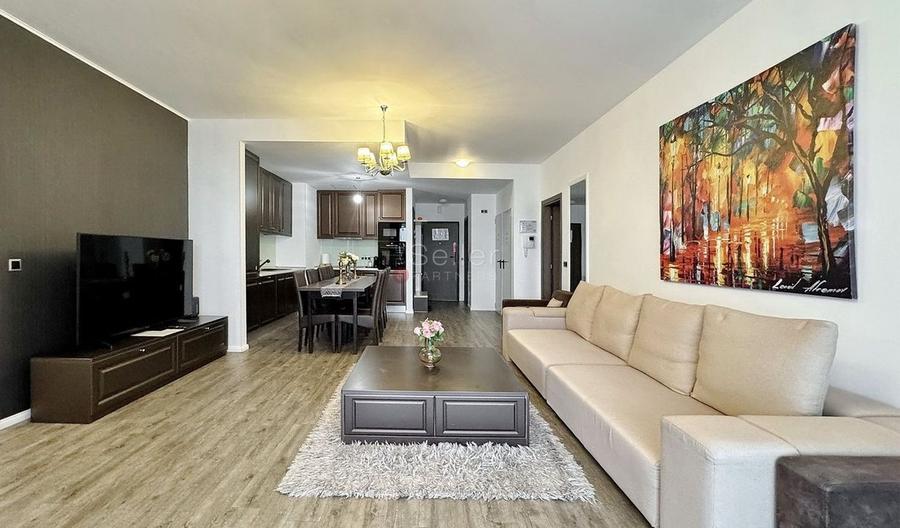 Priveliste spre masivul Postavarul - 3