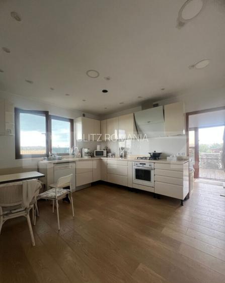 Casa de vanzare cu 5 camere, 217 mp utili, 1396 mp teren, C Casa de vanzare cu 5 camere, 217 mp utili, 1396 mp teren, C