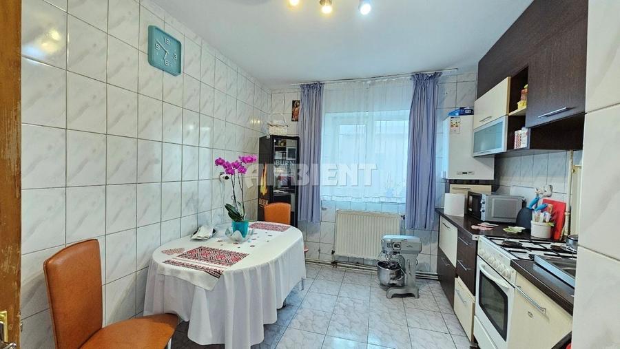 Apartament 3 camere, parțial mobilat, zona CENTRU; - 4
