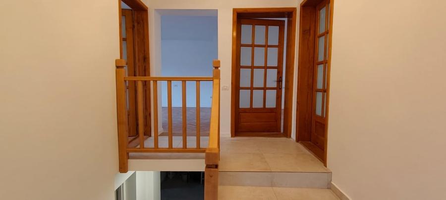 Casa renovata cu curte si garaj - 4