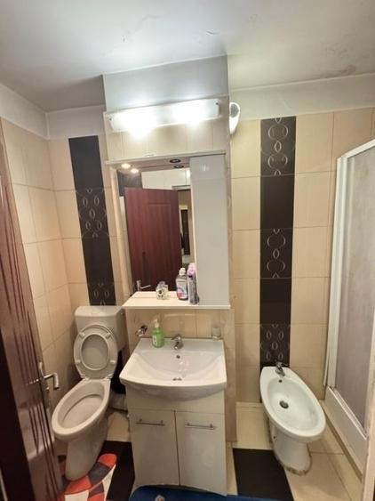 Etaj 2 - 4 camere decomandat - doua bai - doua balcoane - Dacia - 9