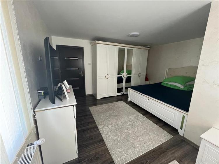 Casă individuală cu 5 camere cu Teren 273 Mp în Periferie