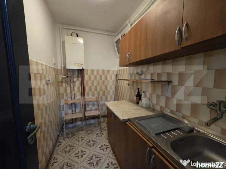 Apartament de vanzare 2 camere, 36 mp, zona Carpati 1 - 4