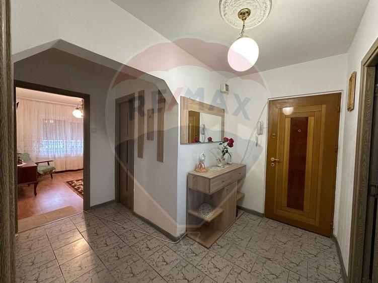 Apartament cu 3 camere de v&acirc;nzare &icirc;n zona Nord - 2