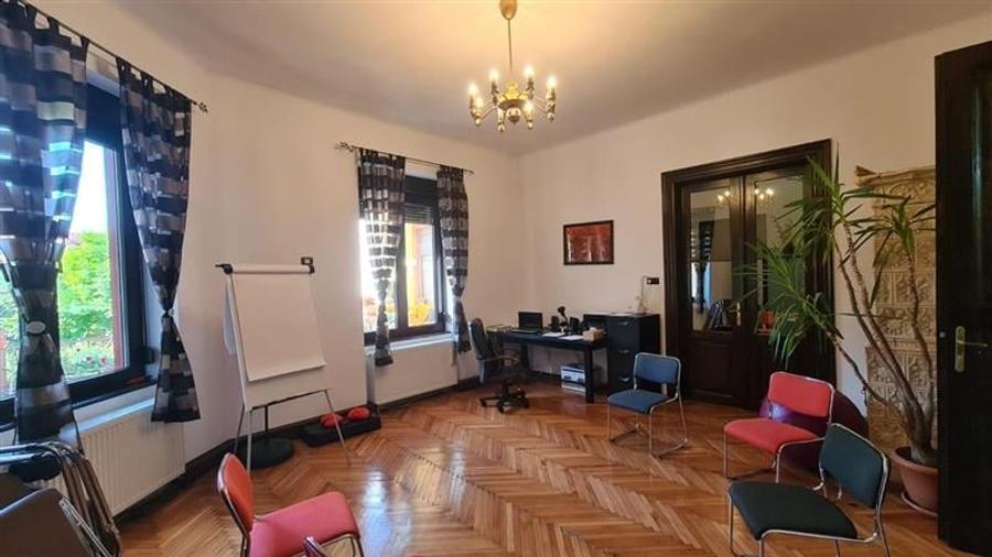 Apartament la casa cu gradina, 4 camere mari , zona Balcescu - 1