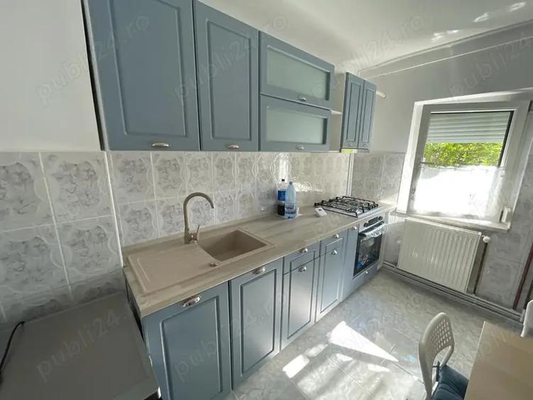 Proprietar , inchiriez ap 3 cam dec ,centrala,2 bai , Et 2, P-ta Verde, C Aradului - 5