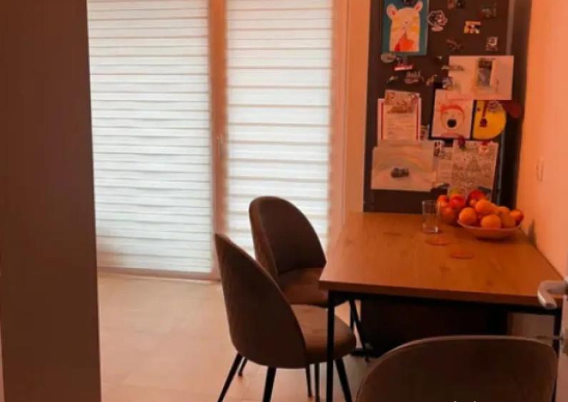 Apartament 3 camere, decomandat - zona Tractorul - 1