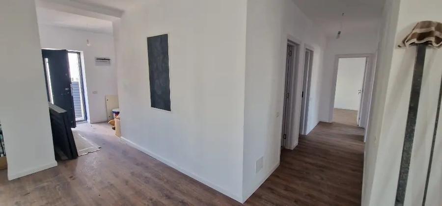 Casă cu 5 camere în Domnești