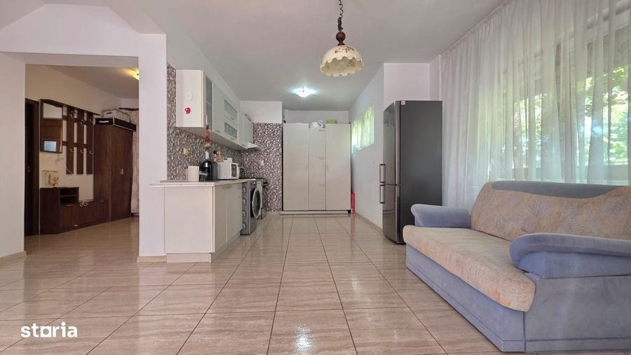 Casă cu 4 camere în Lazu
