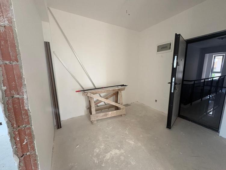 Apartament cu 3 camere decomandat în 1 Mai