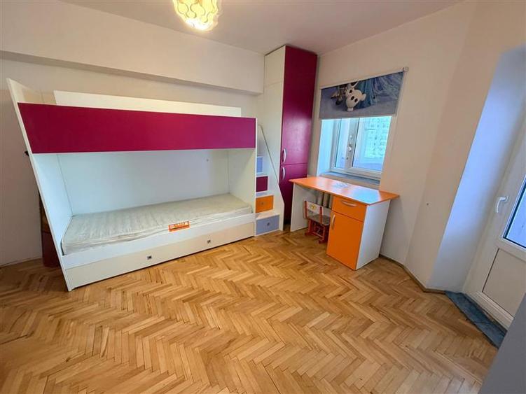 Apartament cu 3 camere decomandat  Dacia, bloc 1990 - 25