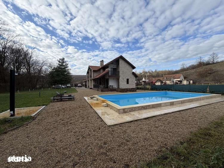 Casă cu 4 camere cu Teren 1625 Mp în Păuliș