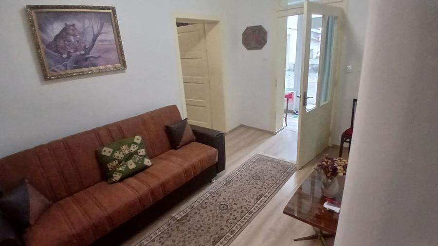 Apartament cu 4 camere semidecomandat în Vest