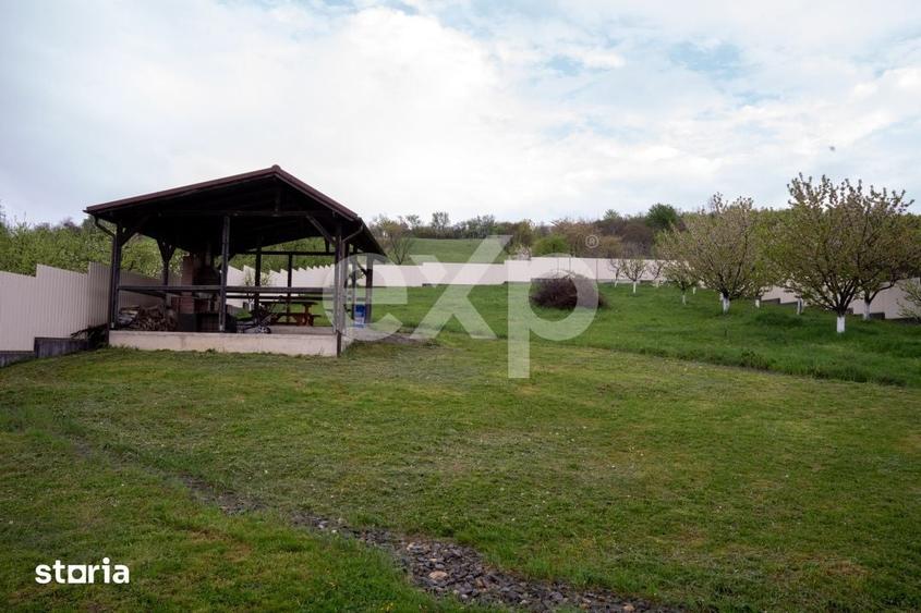 Casă cu 4 camere cu Teren 6436 Mp în Central