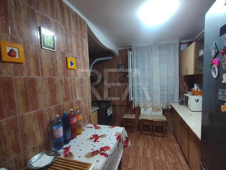 4 camere | Titan | Decomandat | 1974 anvelopat - 11