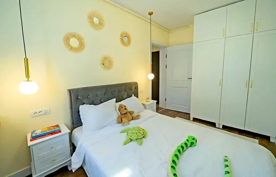Apartament cu 3 camere semidecomandat în Tomis II
