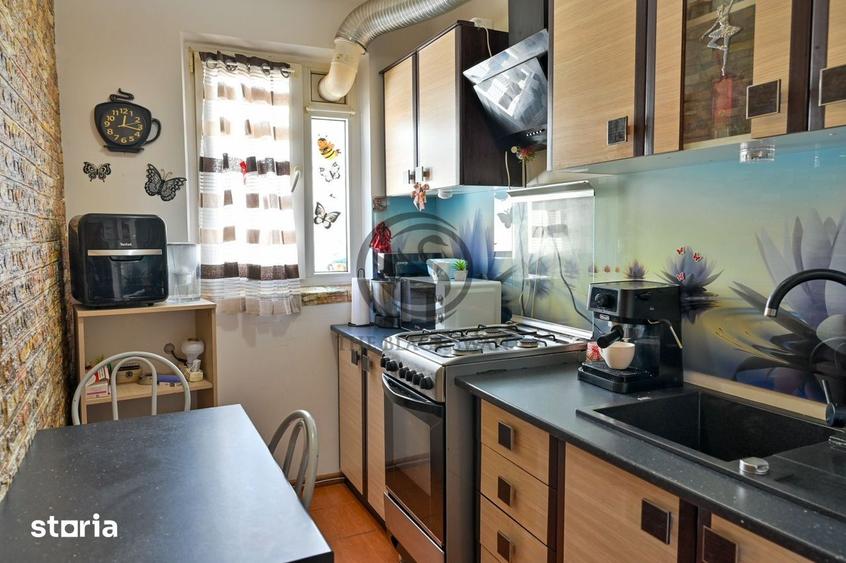Apartament cu 3 camere semidecomandat, mobilat în Malu Roșu