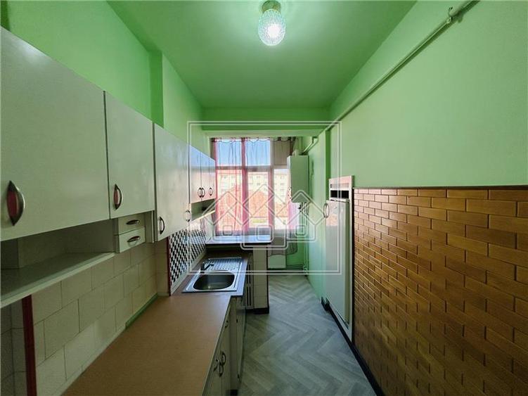 Apartament cu 2 camere decomandat în Ștrand