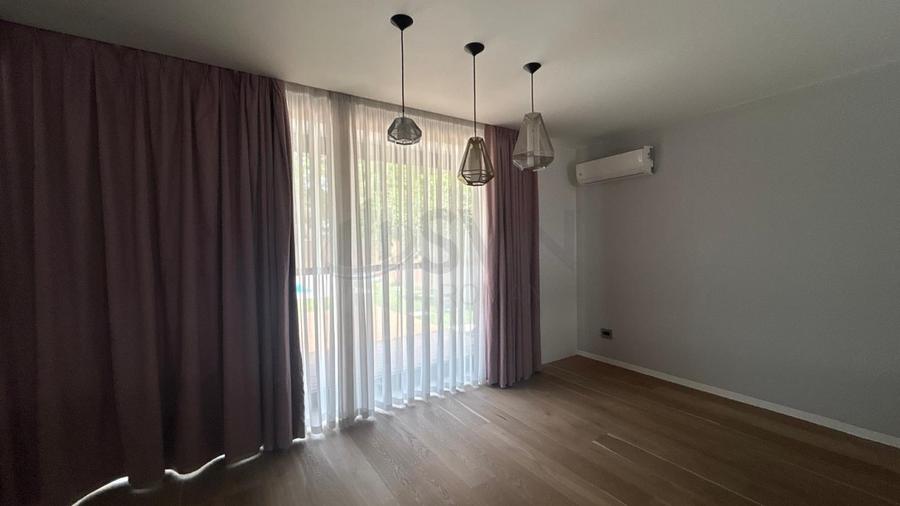 Casă individuală cu 6 camere cu Piscina în Iancu Nicolae