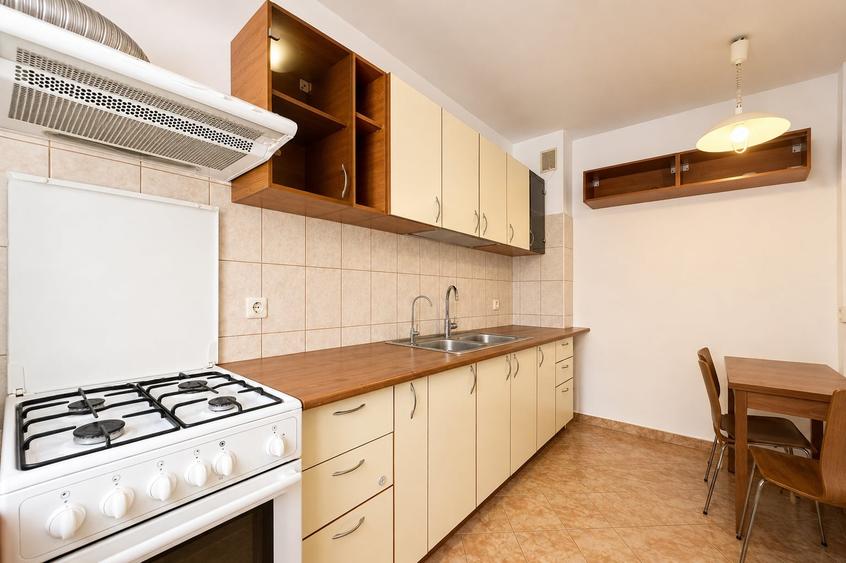 Apartament cu 3 camere decomandat în Iancului