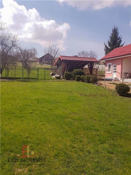 Casă cu 3 camere cu Teren 2000 Mp în Unirii