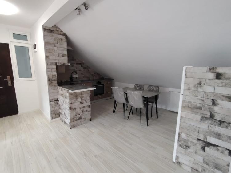 Apartament cu 4 camere semidecomandat în Florești