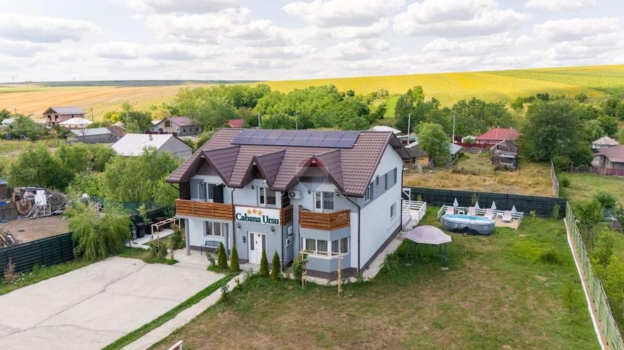 Casă individuală cu 8 camere cu Piscina în Bogonos