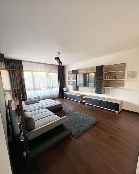 Apartament cu 3 camere semidecomandat în Berceni