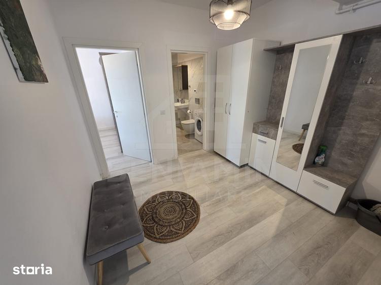 Apartament cu 2 camere semidecomandat în Craiovița Nouă