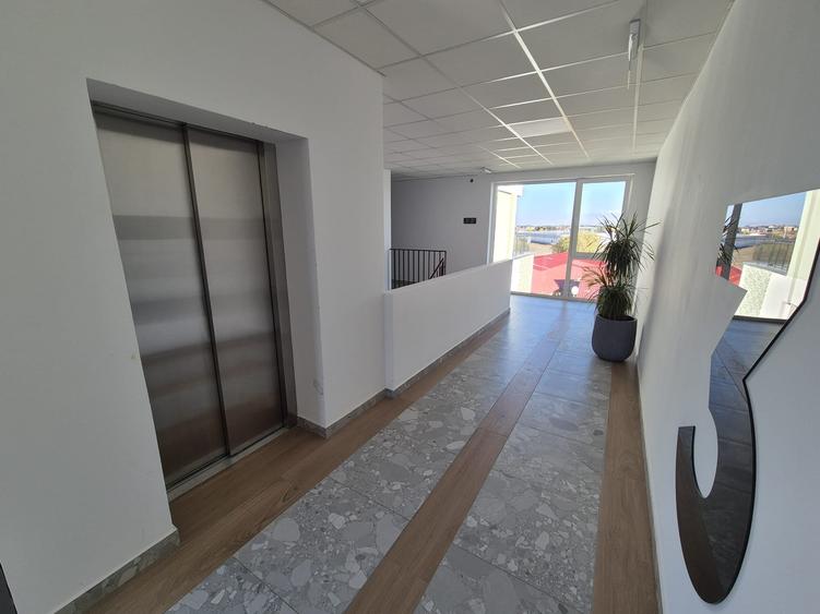 Penthouse cu 4 camere decomandat în Vladimirescu