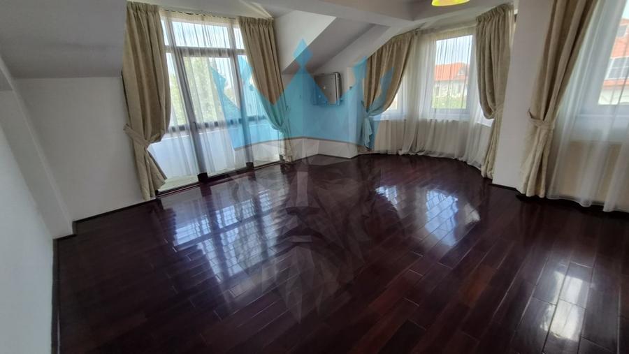 Casă individuală cu 7 camere cu Canalizare în Voluntari