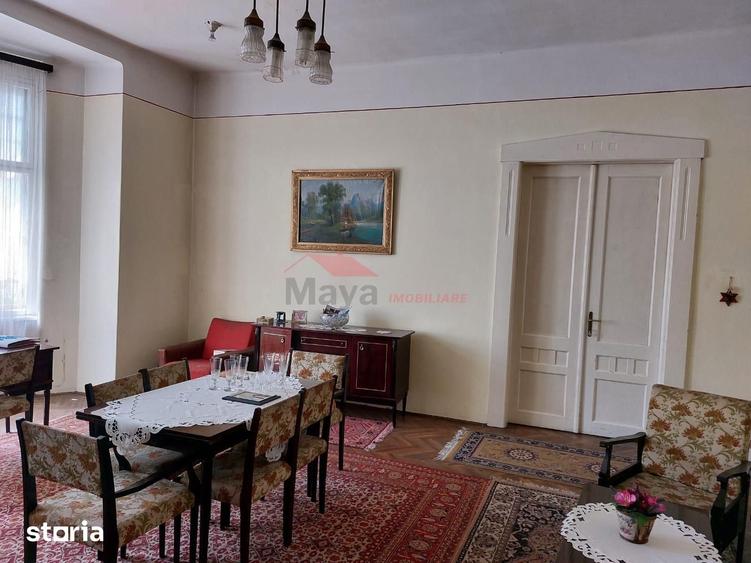 Casă cu 8 camere cu Teren 400 Mp în Central