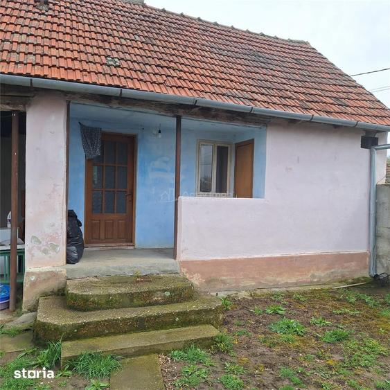 Casă cu 4 camere cu Teren 4636 Mp în Central